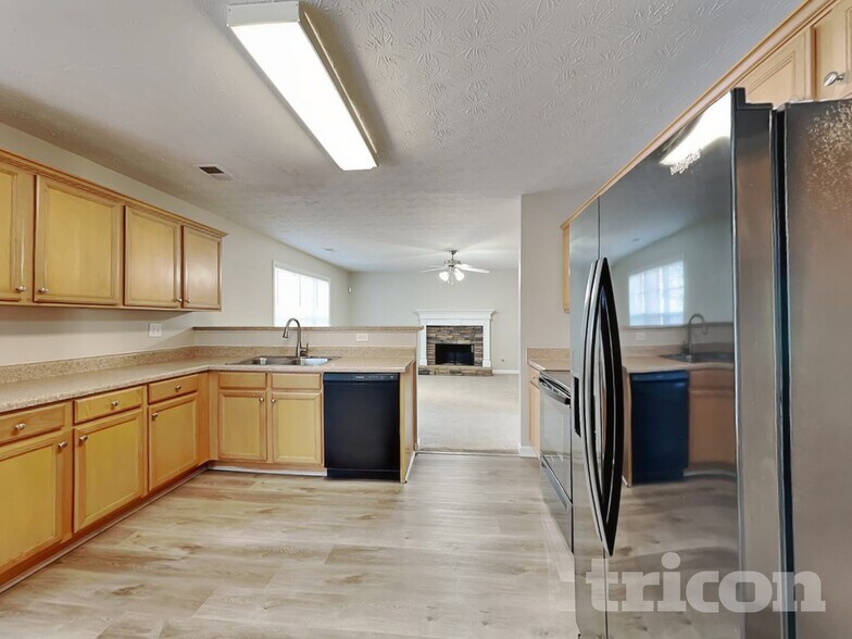 Building Photo - 180 Prince Edward Way