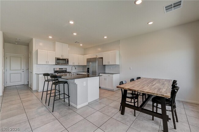 Building Photo - 386 Larksong Ave
