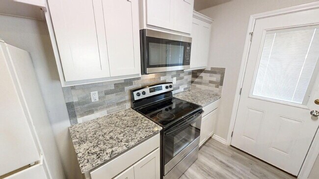 Building Photo - 130 Wind Ridge Dr