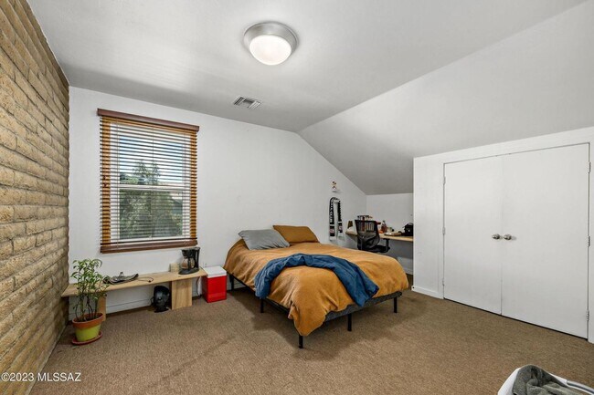Building Photo - 527 N Jacobus Ave