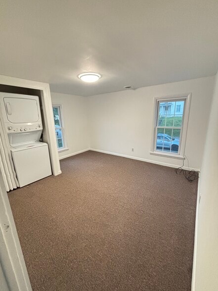 Bedroom w/ Washer - 257 W 1st St