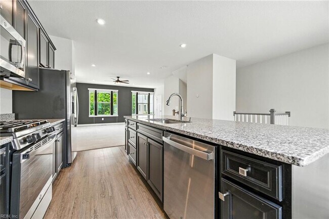Building Photo - Newer Townhouse for lease