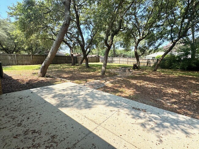 Building Photo - 520 Linden Ave