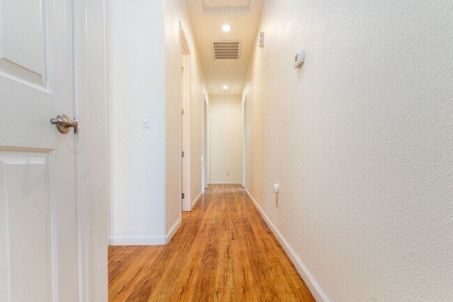 Building Photo - 3350 W Stewart Ave