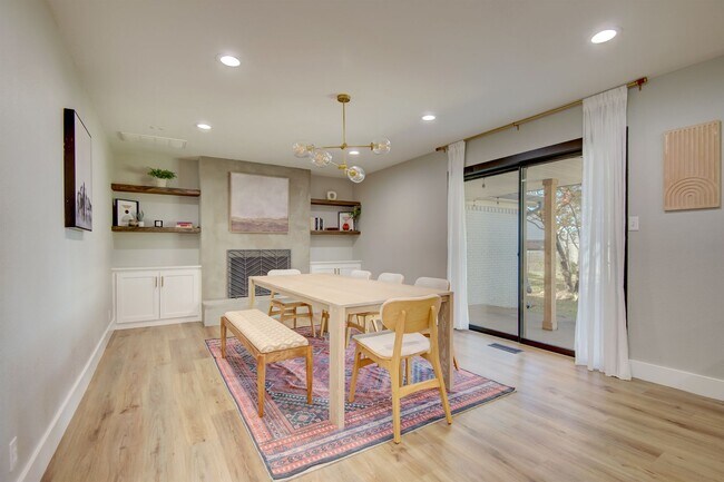 Building Photo - Gorgeous, updated home, turn-key and ready...