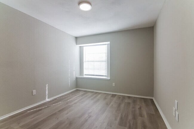 Building Photo - 4978 Briar Oaks Ln