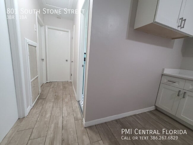 Building Photo - 801 S Stone St