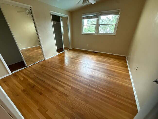 Building Photo - 4951 Campanile Dr