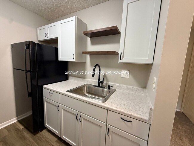 Building Photo - STUDIO Apartment Available