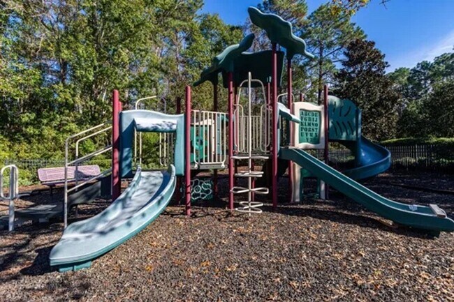 Building Photo - 3/2 updated with pool access!