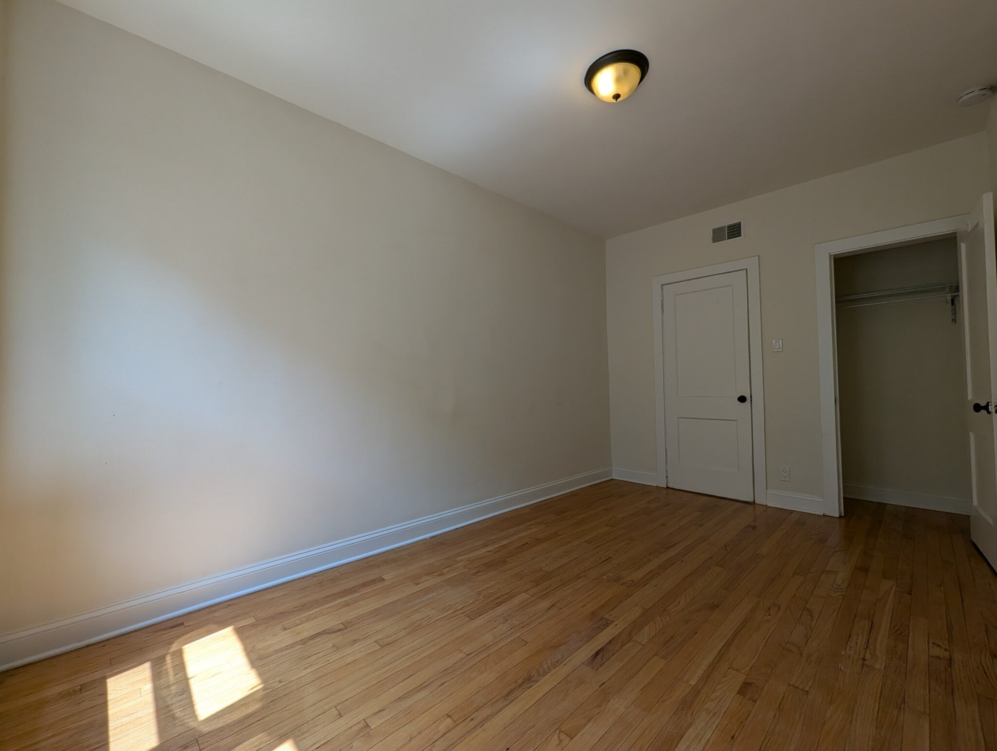 Building Photo - 4036 N Ashland Ave