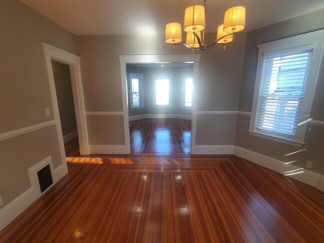 Building Photo - 14 N Munroe Terrace