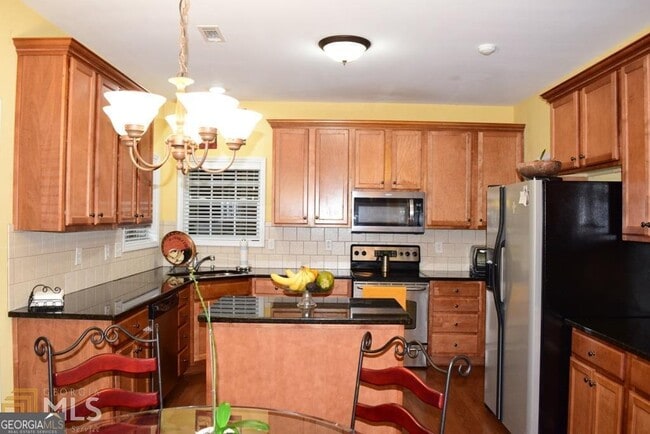 Building Photo - 45 Greenview Dr