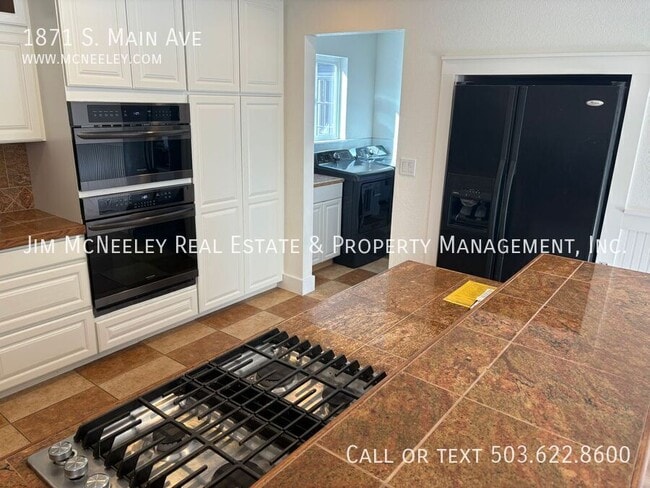 Building Photo - 1871 S Main Ave