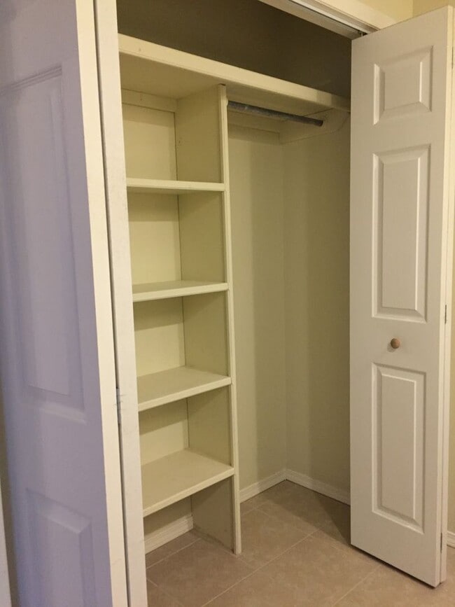 Building Photo - Executive Rental Nestled in Hickory Ridge ...