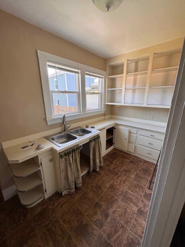 Building Photo - Bremerton Two Bedroom House for rent! Fully Fenced Yard, Available 06/10!