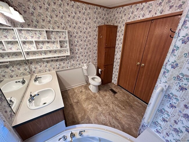 Building Photo - COZY 3 BR 2 BA located in Mount Holly  ***RENT SPECIAL : 1/2 OFF FIRST MONTH OF RENT!!!