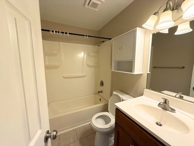 Building Photo - 12 Templewood Dr
