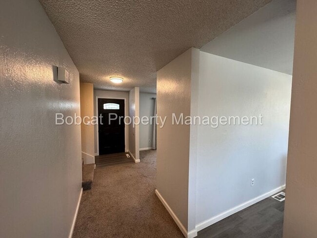 Building Photo - 20 Bodie Dr