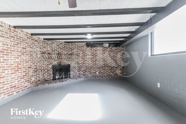 Building Photo - 5412 E Edgewood Ave