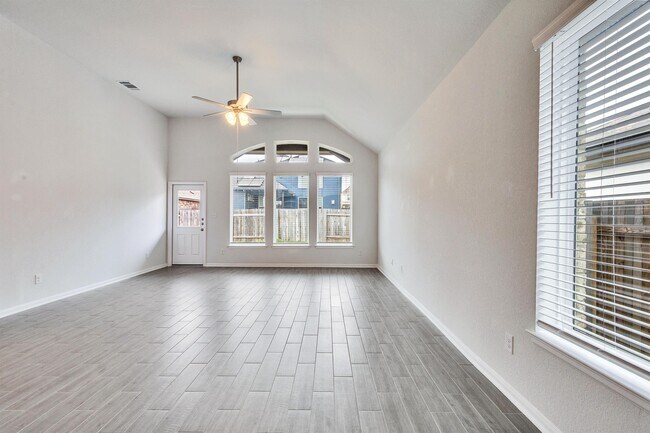 Building Photo - 211 Short Leaf Dr