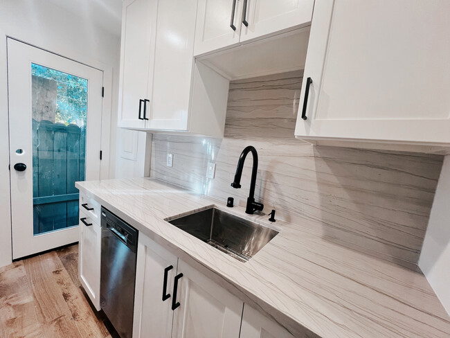 Kitchen - 6742 De Longpre Ave
