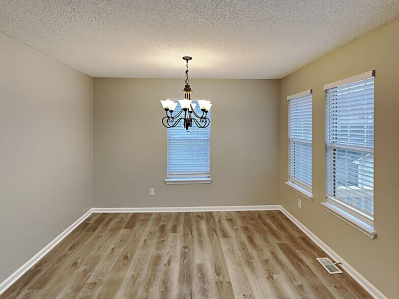 Building Photo - 401 Brookside Dr