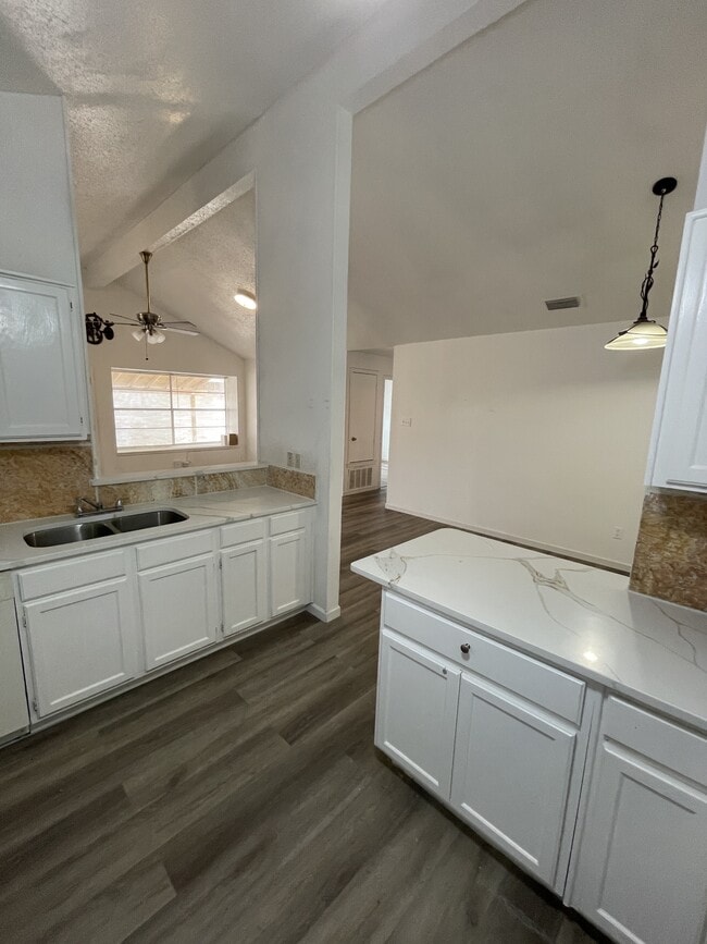 Building Photo - 2730 Mud Lake Dr