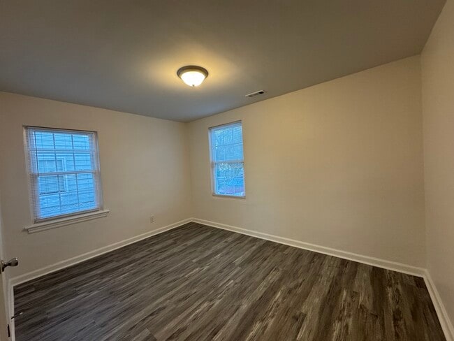 Building Photo - 515 Chapel St