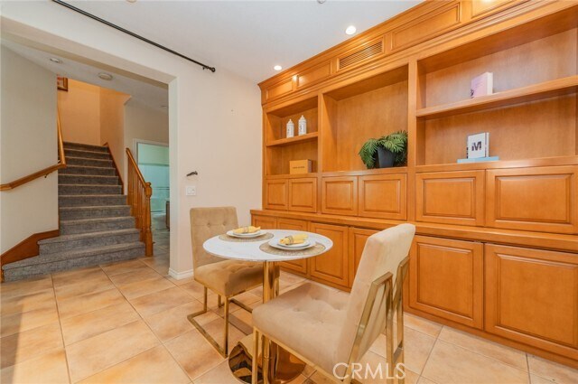 Building Photo - 37 Olivewood
