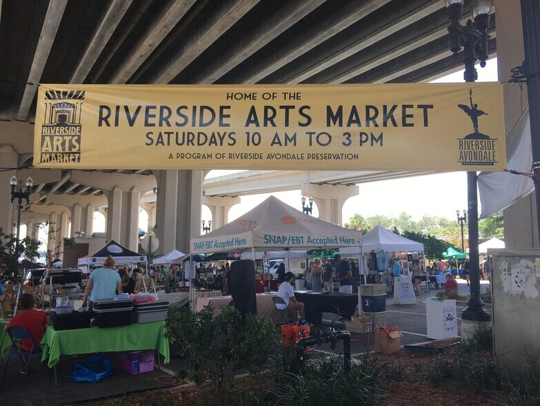 local entertainment , shopping - 2243 Gilmore St