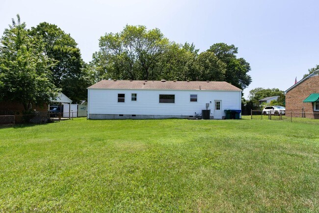Building Photo - Renovated 3bdr 2bth rancher in the heart of Newport News