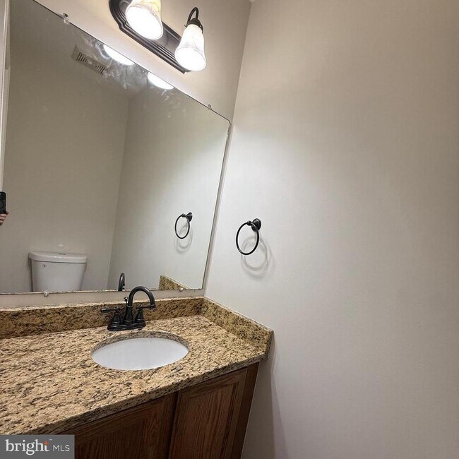 Building Photo - 8442 Springfield Oaks Dr