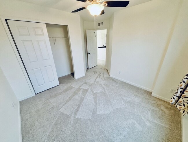 Building Photo - Beautiful 4 Bedroom Single Family Home in Prime Shakopee Neighborhood