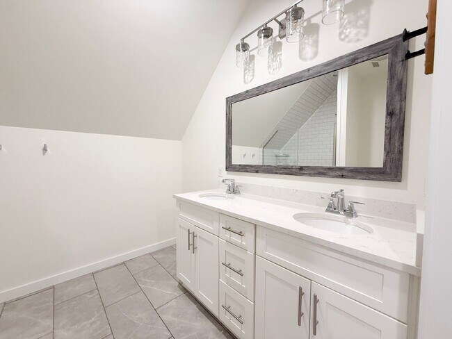 Building Photo - Pet-Friendly 3-Bedroom Home with Bright, Airy Coastal Style