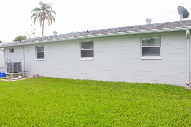 Building Photo - 178 175th Ave E