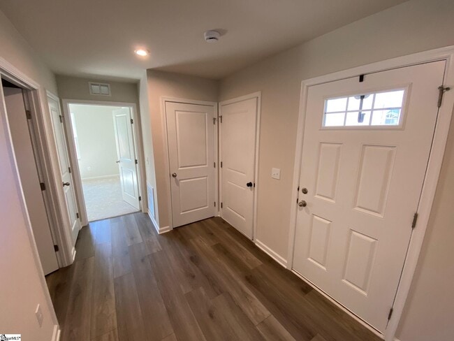 Building Photo - 105 Highland Sta Dr