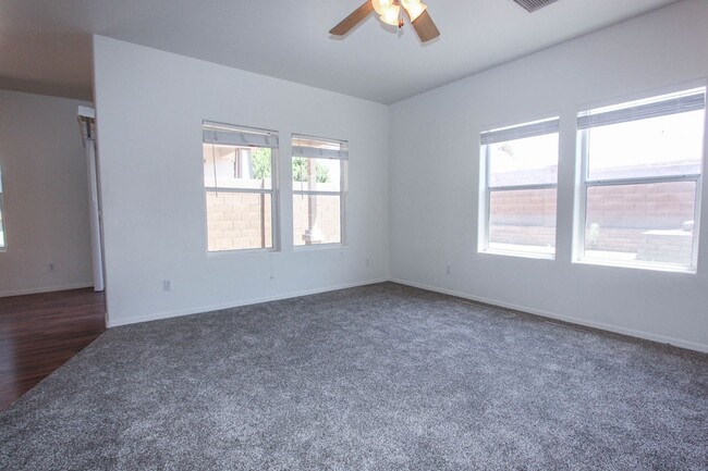 Building Photo - Quailwood Townhome with Amenities