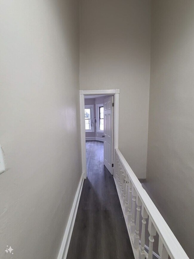 Building Photo - Large Upgraded Home! - Half off first months rent