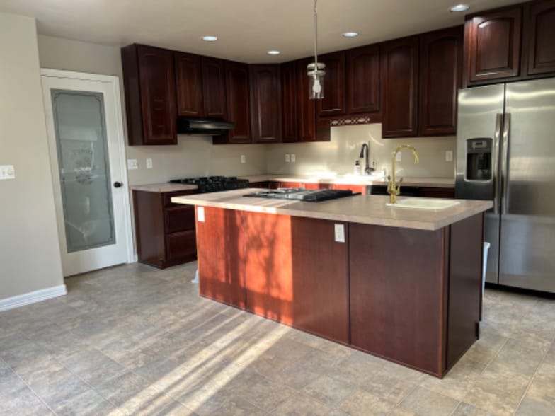 Building Photo - 12 Lake Louise Dr SW