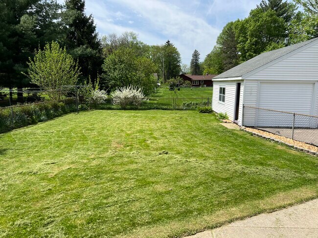 Building Photo - 4907 Shore Acres Rd