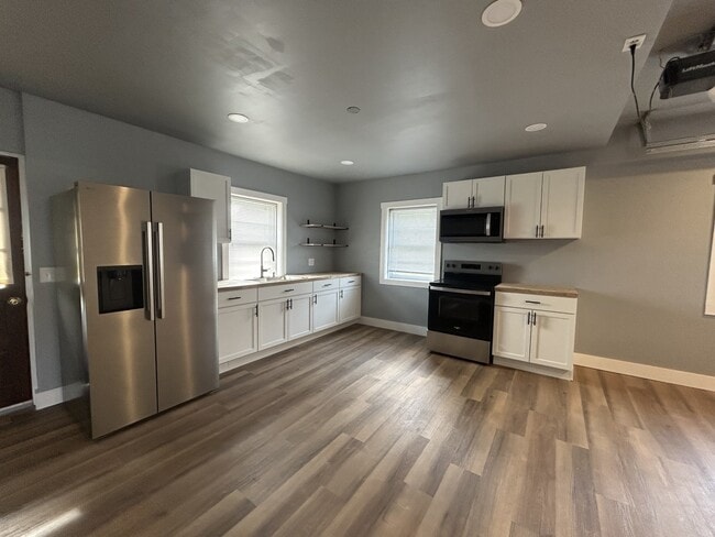 Building Photo - 49 S Mill St