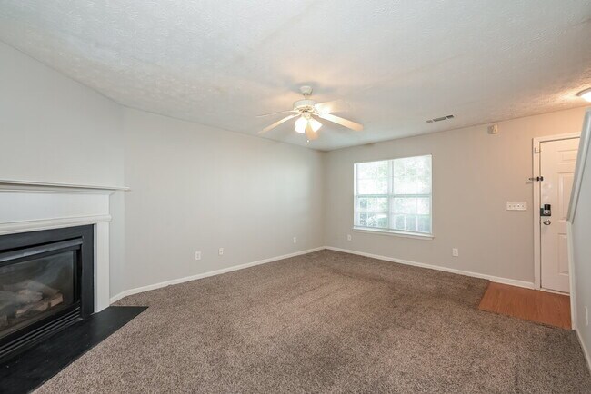 Building Photo - 154 Springbottom Dr SE