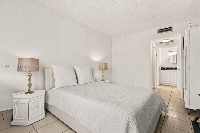 Building Photo - 300 Bayview Dr