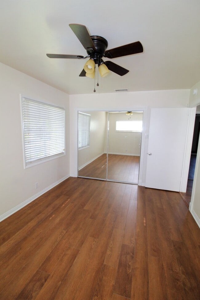 Building Photo - Quaint Midtown Ventura Home