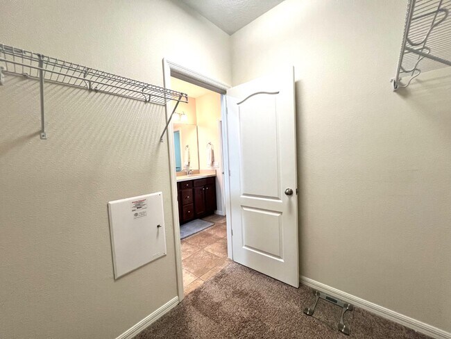 Building Photo - 1043 Taramundi Dr