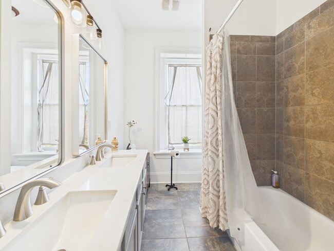 Building Photo - 2235 Venable St