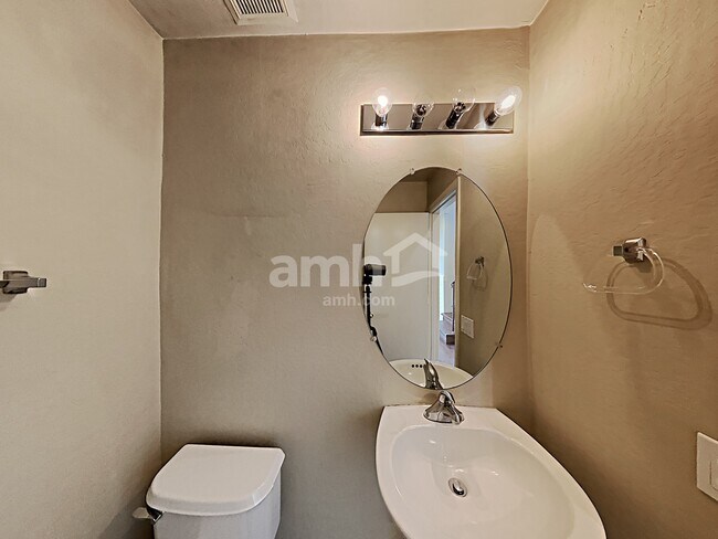 Building Photo - 10008 E Capri Ave