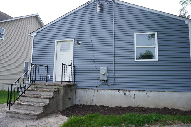 Building Photo - 3230 Richwood Ave