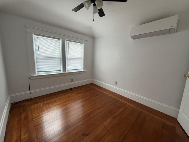 Building Photo - 87 Bentley St